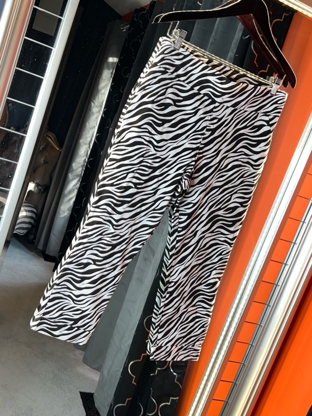 🦓 Wild Style Superstar: High-Rise Zebra Print Capri Trousers 🦓